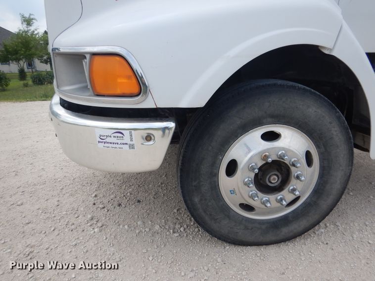 image for item DG5820 1998 Ford L8513 truck cab and chassis