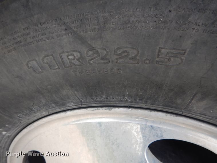 image for item DG5820 1998 Ford L8513 truck cab and chassis