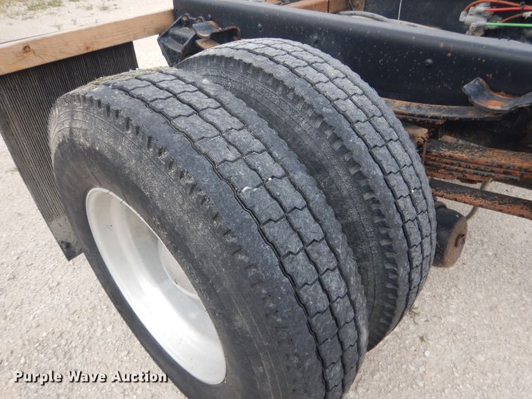 image for item DG5820 1998 Ford L8513 truck cab and chassis