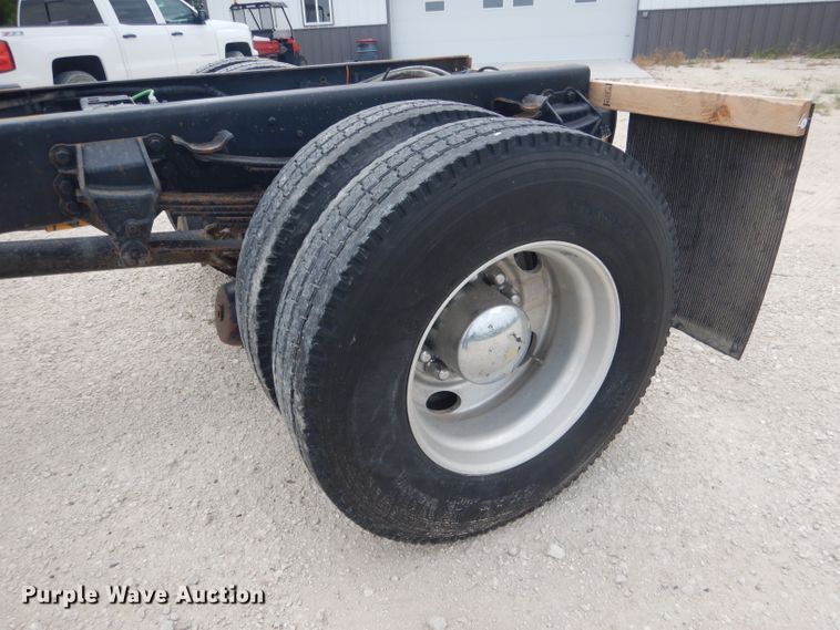 image for item DG5820 1998 Ford L8513 truck cab and chassis