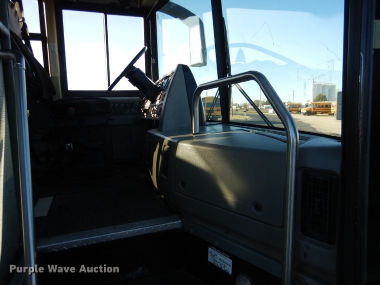 image for item DG5855 2002 Thomas Built Saf-T-Liner MVP ER bus