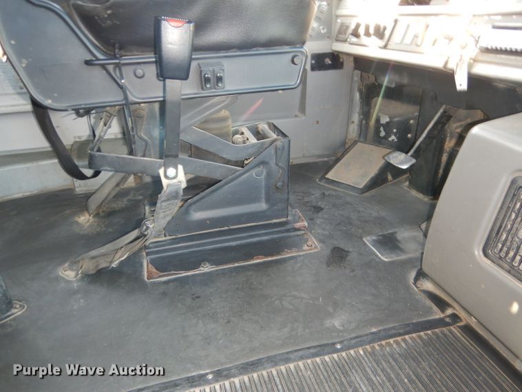 image for item DG5855 2002 Thomas Built Saf-T-Liner MVP ER bus