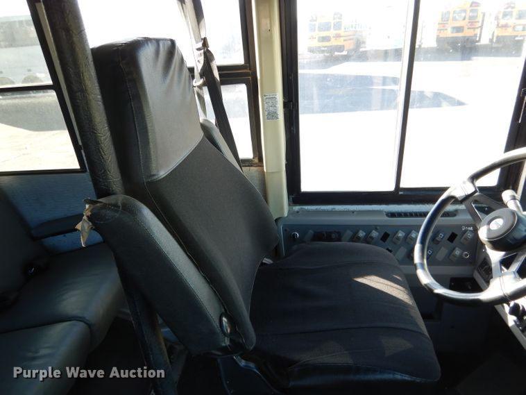 image for item DG5855 2002 Thomas Built Saf-T-Liner MVP ER bus