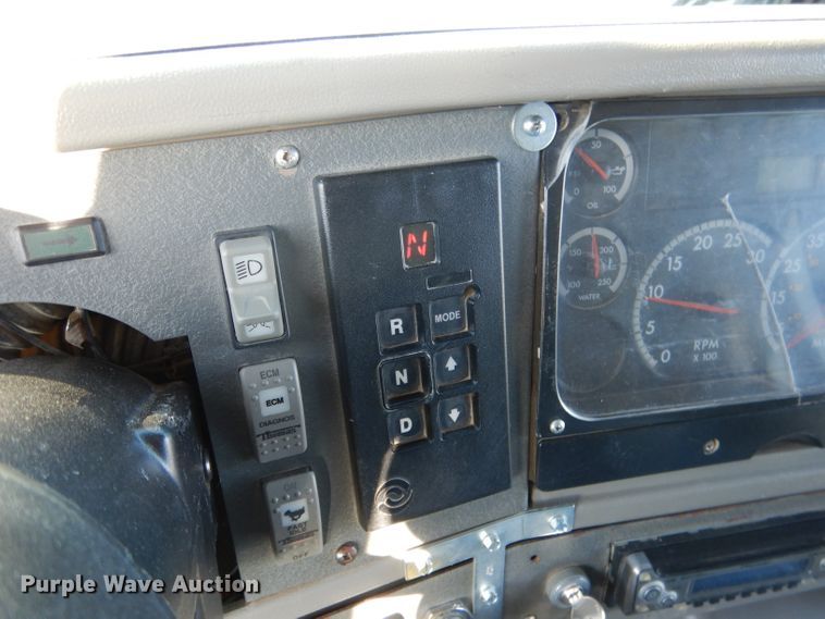 image for item DG5855 2002 Thomas Built Saf-T-Liner MVP ER bus