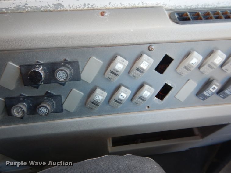 image for item DG5855 2002 Thomas Built Saf-T-Liner MVP ER bus