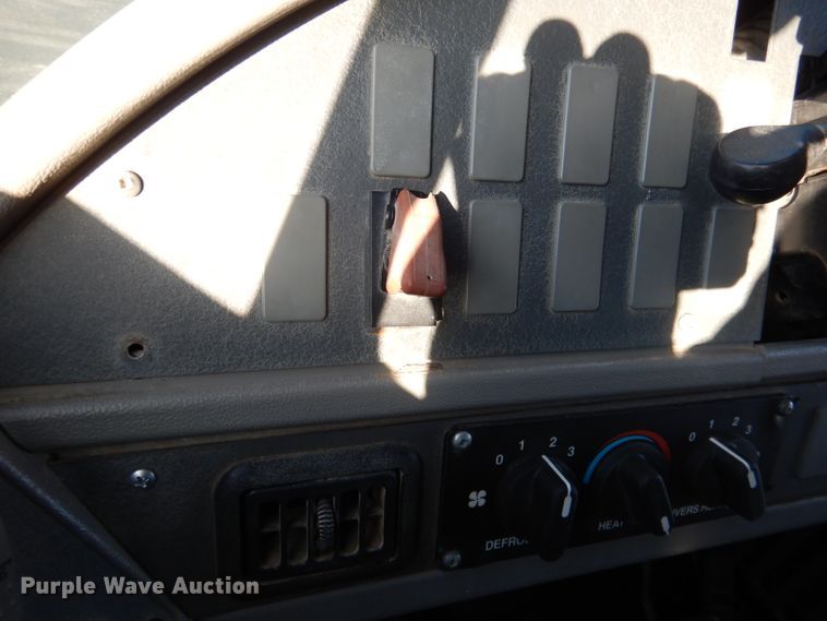 image for item DG5855 2002 Thomas Built Saf-T-Liner MVP ER bus