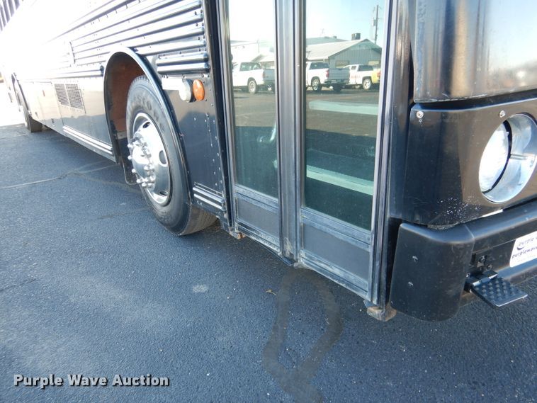 image for item DG5855 2002 Thomas Built Saf-T-Liner MVP ER bus