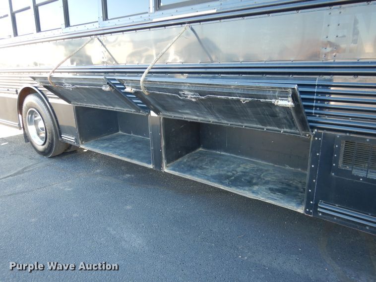 image for item DG5855 2002 Thomas Built Saf-T-Liner MVP ER bus