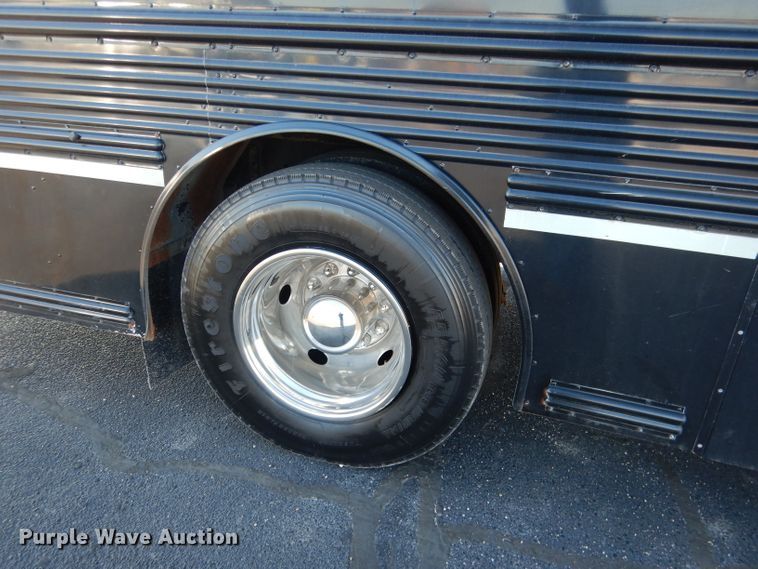 image for item DG5855 2002 Thomas Built Saf-T-Liner MVP ER bus