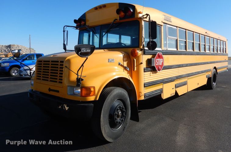 image for item DG5856 1999 International 3800 school bus
