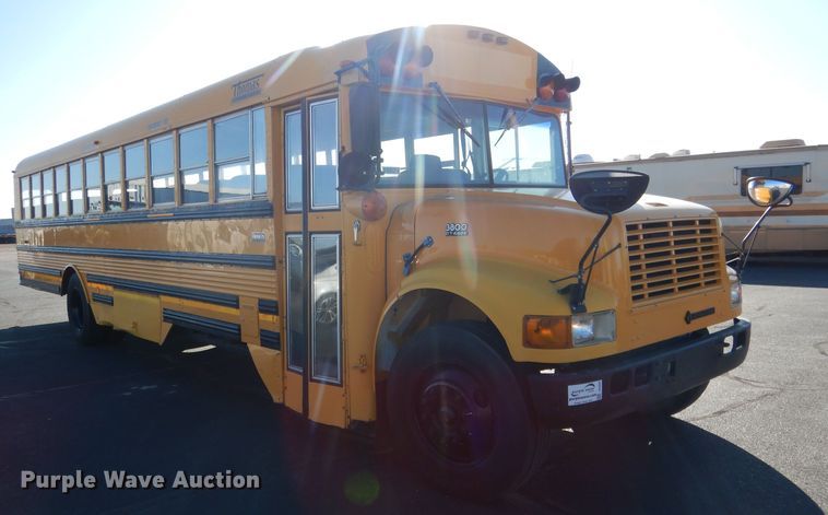 image for item DG5856 1999 International 3800 school bus