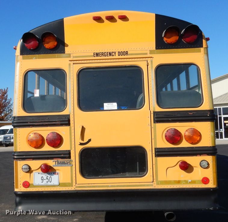 image for item DG5856 1999 International 3800 school bus