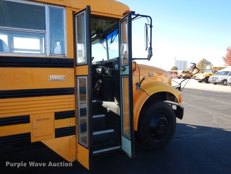 image for item DG5856 1999 International 3800 school bus