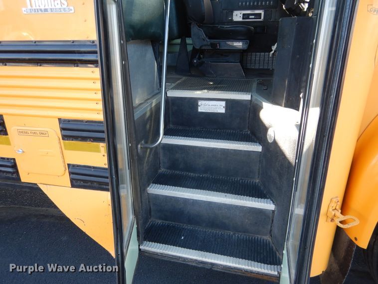 image for item DG5856 1999 International 3800 school bus