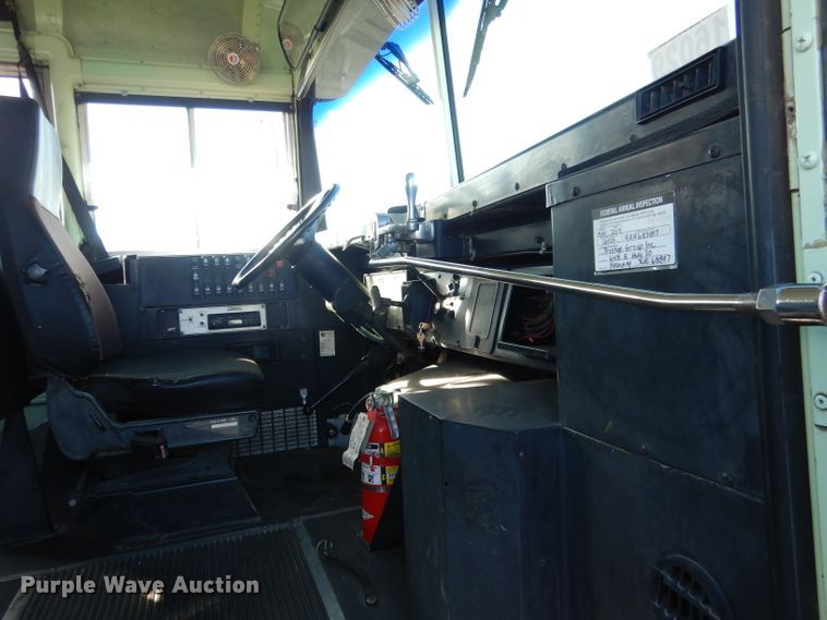 image for item DG5856 1999 International 3800 school bus