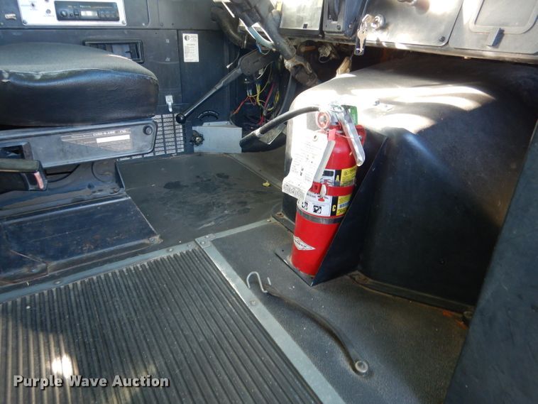 image for item DG5856 1999 International 3800 school bus