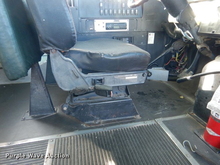 image for item DG5856 1999 International 3800 school bus
