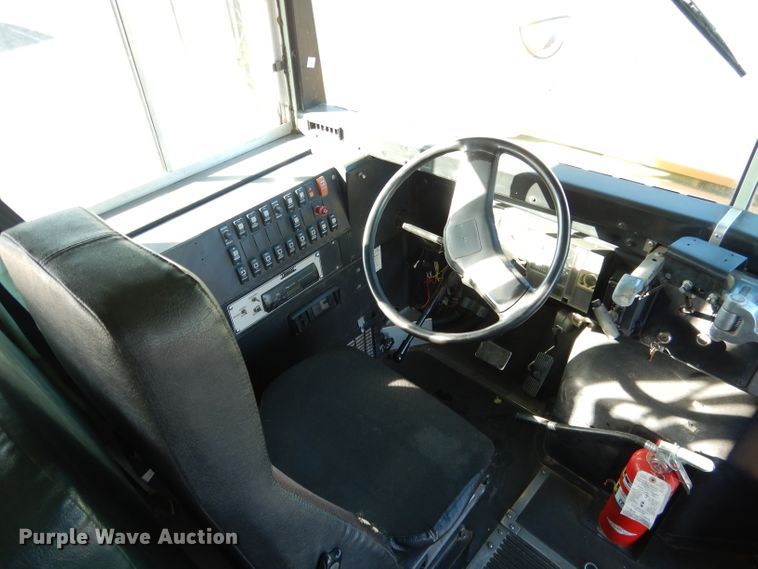 image for item DG5856 1999 International 3800 school bus