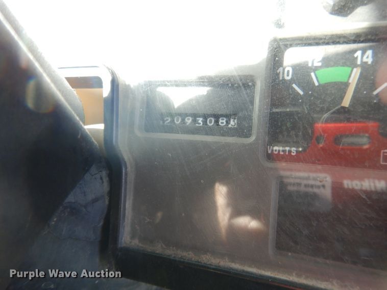 image for item DG5856 1999 International 3800 school bus