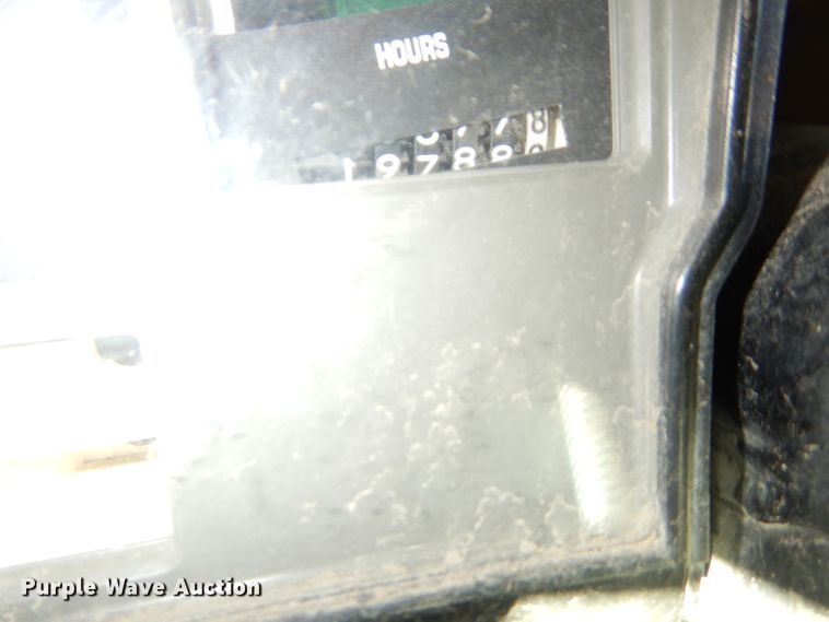 image for item DG5856 1999 International 3800 school bus