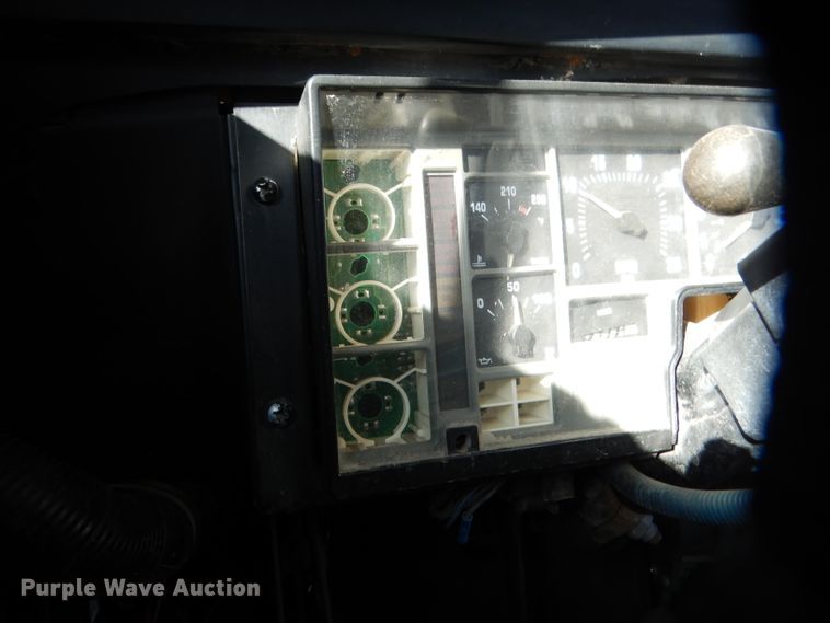 image for item DG5856 1999 International 3800 school bus