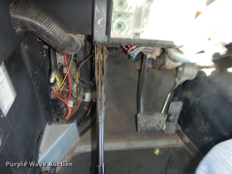 image for item DG5856 1999 International 3800 school bus