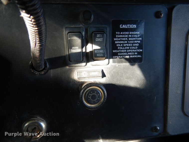 image for item DG5856 1999 International 3800 school bus