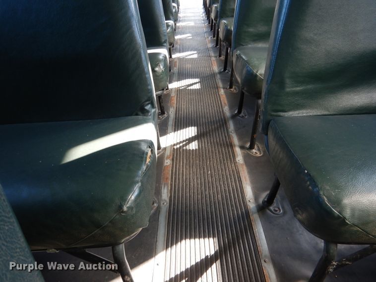 image for item DG5856 1999 International 3800 school bus