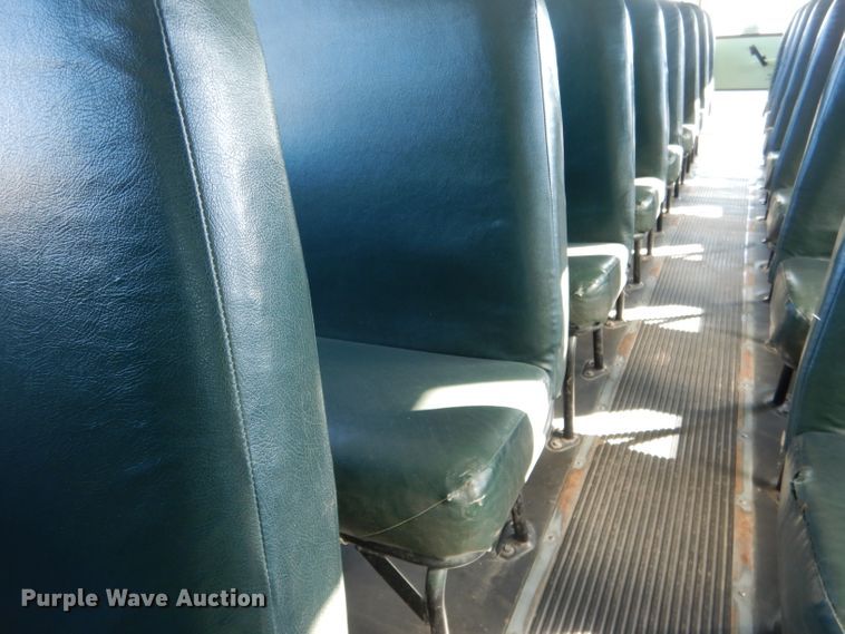 image for item DG5856 1999 International 3800 school bus