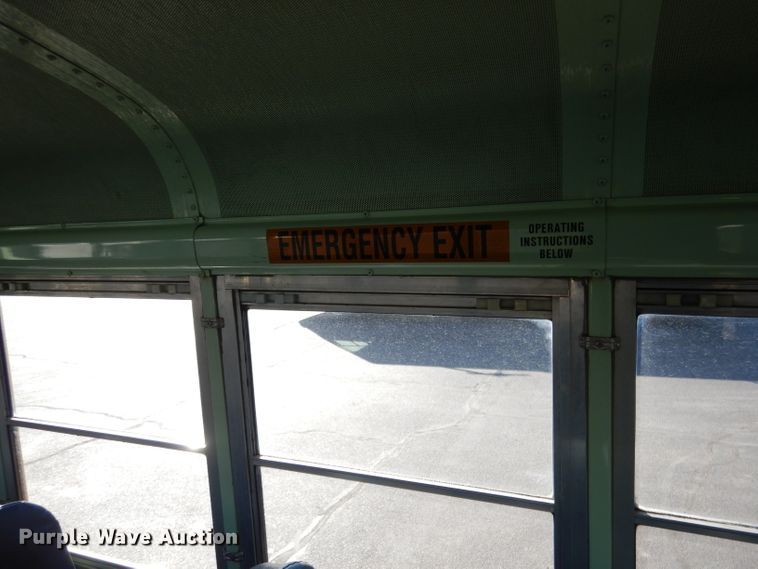 image for item DG5856 1999 International 3800 school bus