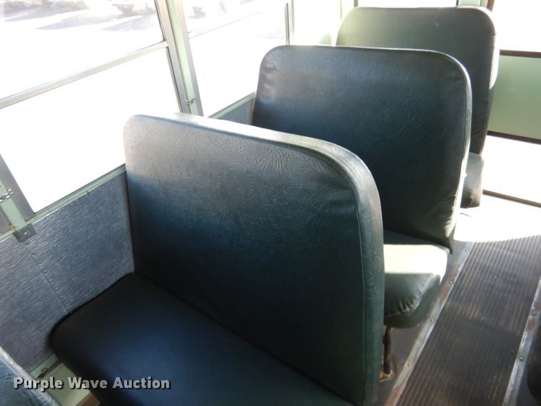 image for item DG5856 1999 International 3800 school bus