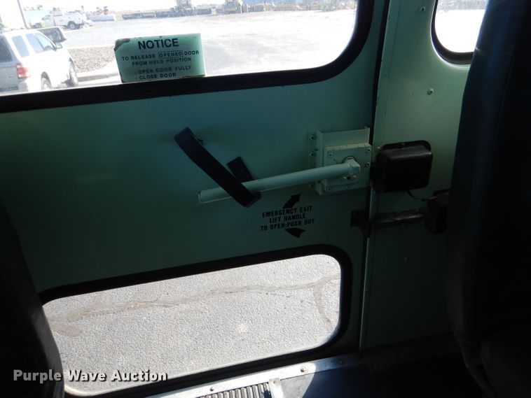 image for item DG5856 1999 International 3800 school bus