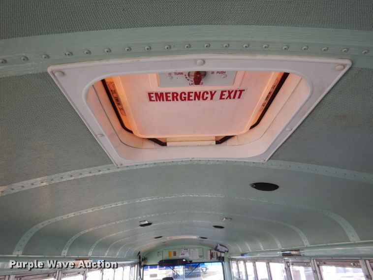 image for item DG5856 1999 International 3800 school bus