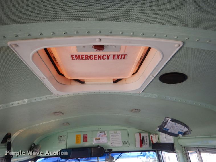 image for item DG5856 1999 International 3800 school bus