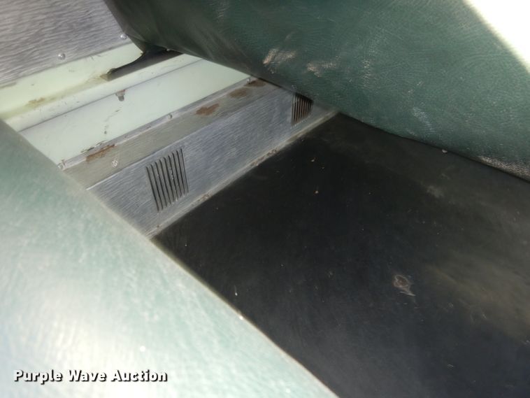 image for item DG5856 1999 International 3800 school bus