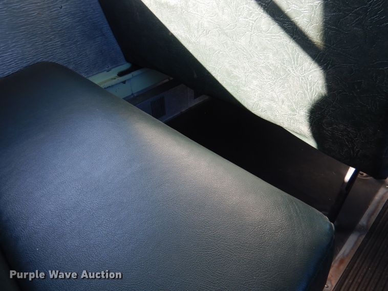 image for item DG5856 1999 International 3800 school bus