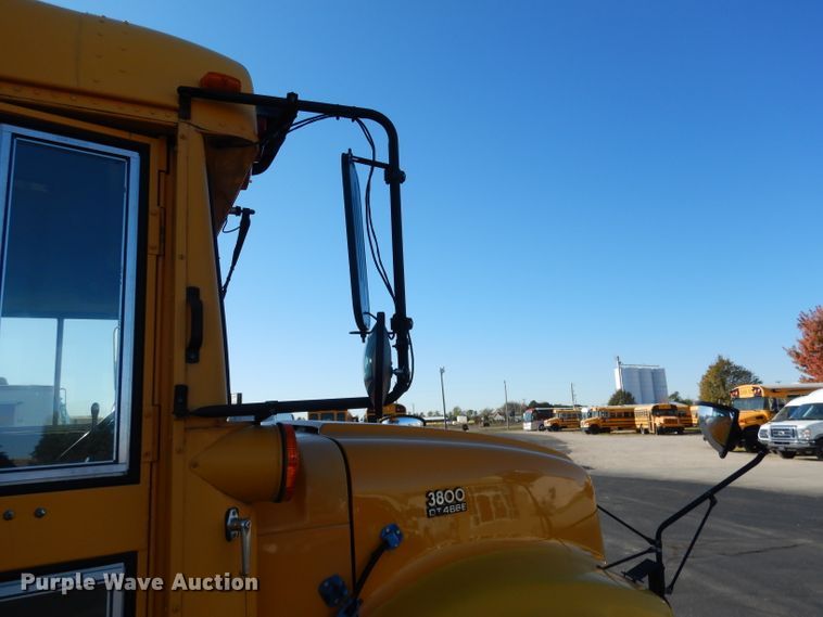 image for item DG5856 1999 International 3800 school bus