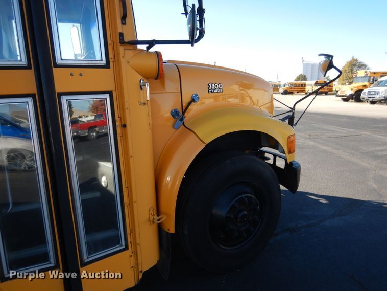 image for item DG5856 1999 International 3800 school bus