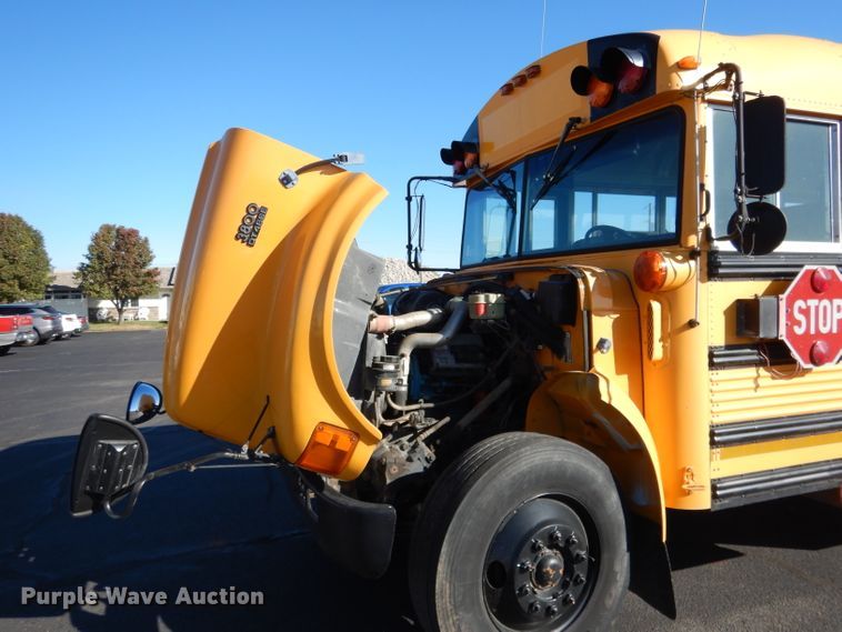 image for item DG5856 1999 International 3800 school bus