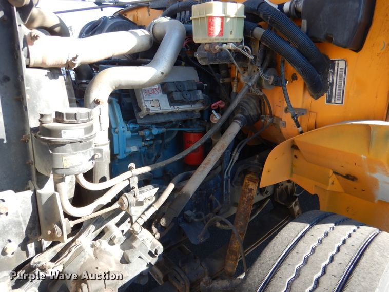 image for item DG5856 1999 International 3800 school bus