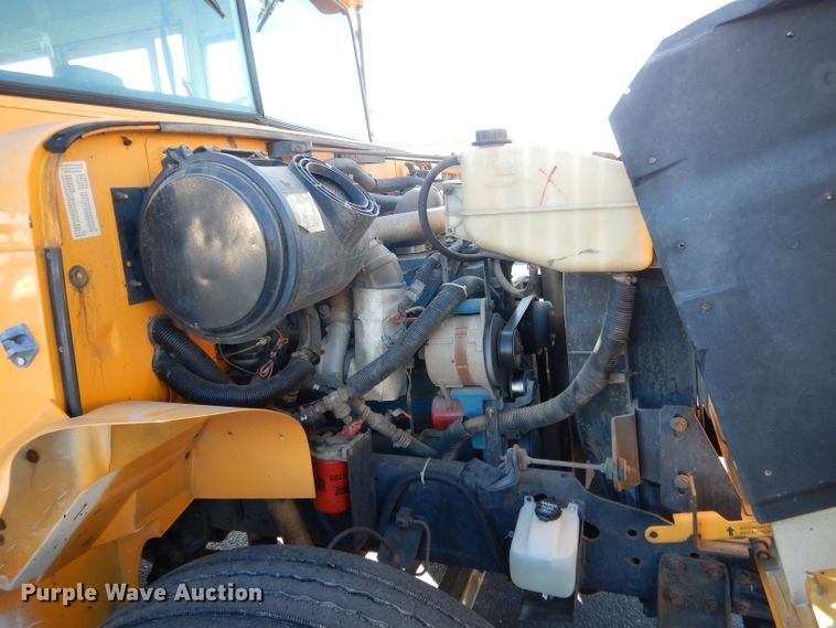 image for item DG5856 1999 International 3800 school bus