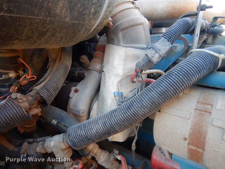 image for item DG5856 1999 International 3800 school bus