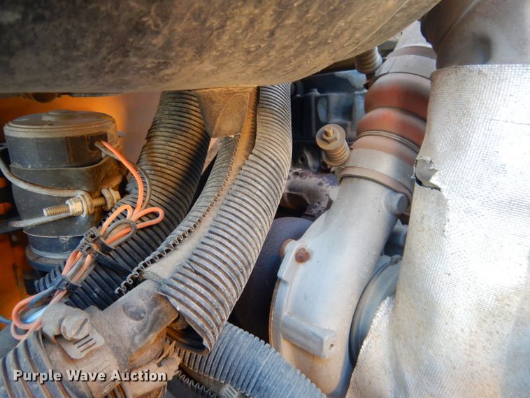 image for item DG5856 1999 International 3800 school bus