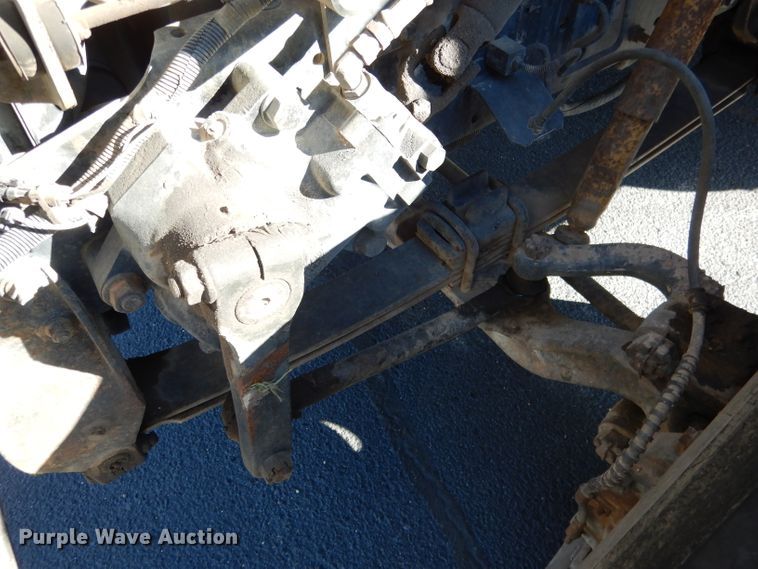 image for item DG5856 1999 International 3800 school bus