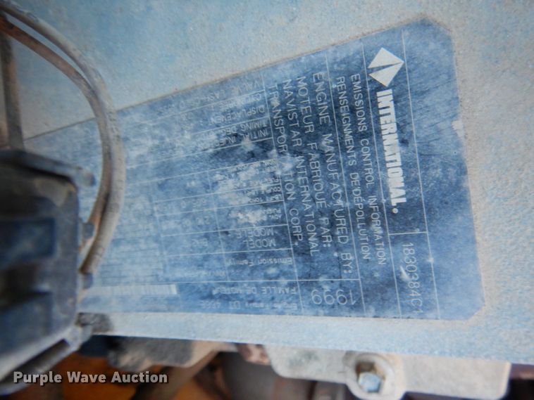 image for item DG5856 1999 International 3800 school bus