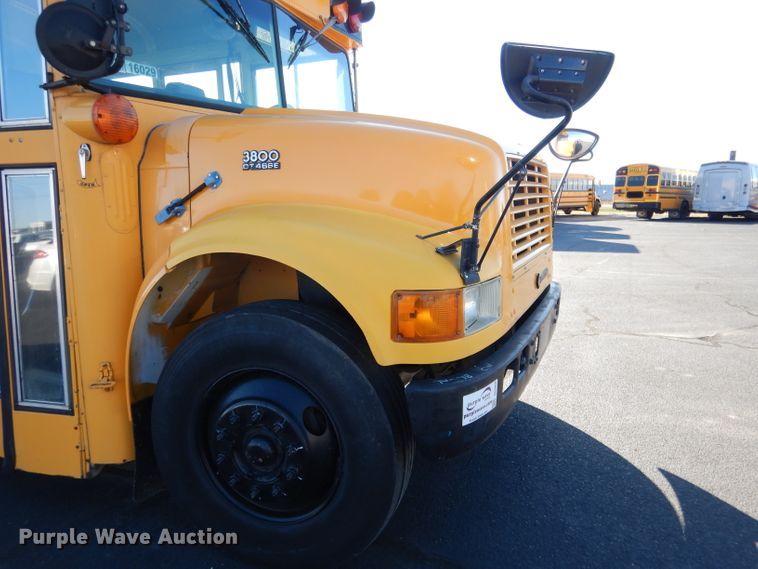 image for item DG5856 1999 International 3800 school bus