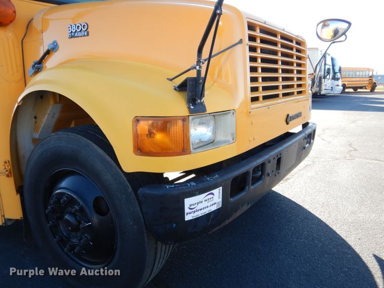 image for item DG5856 1999 International 3800 school bus