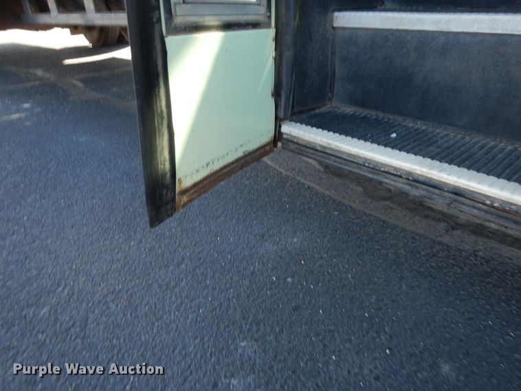 image for item DG5856 1999 International 3800 school bus