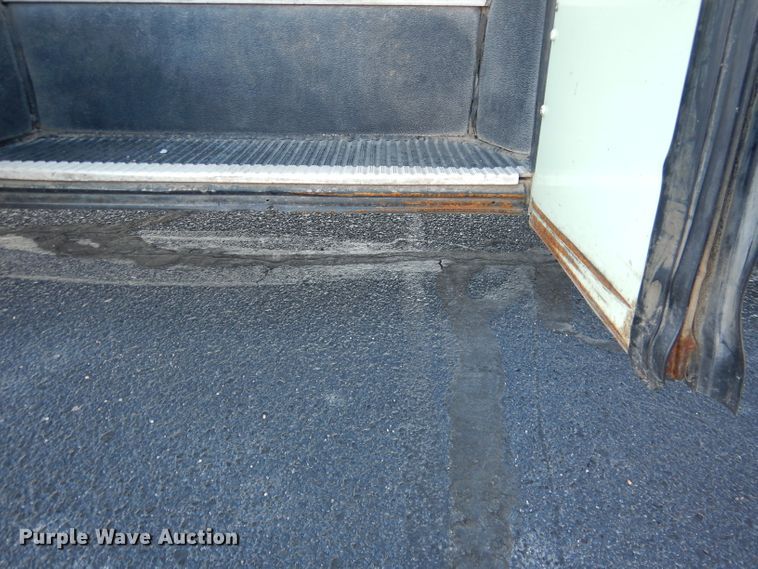 image for item DG5856 1999 International 3800 school bus