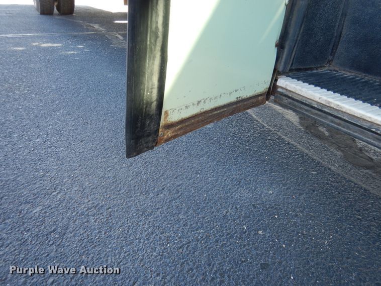 image for item DG5856 1999 International 3800 school bus